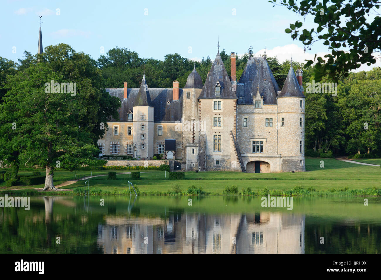 France, Cher (18), Oizon, château de la Verrerie et son étang // France, Cher, Oizon, castla of France, Cher (18), Oizon, château de la Verrerie et son étang // France, Cher, Oizon, castla of