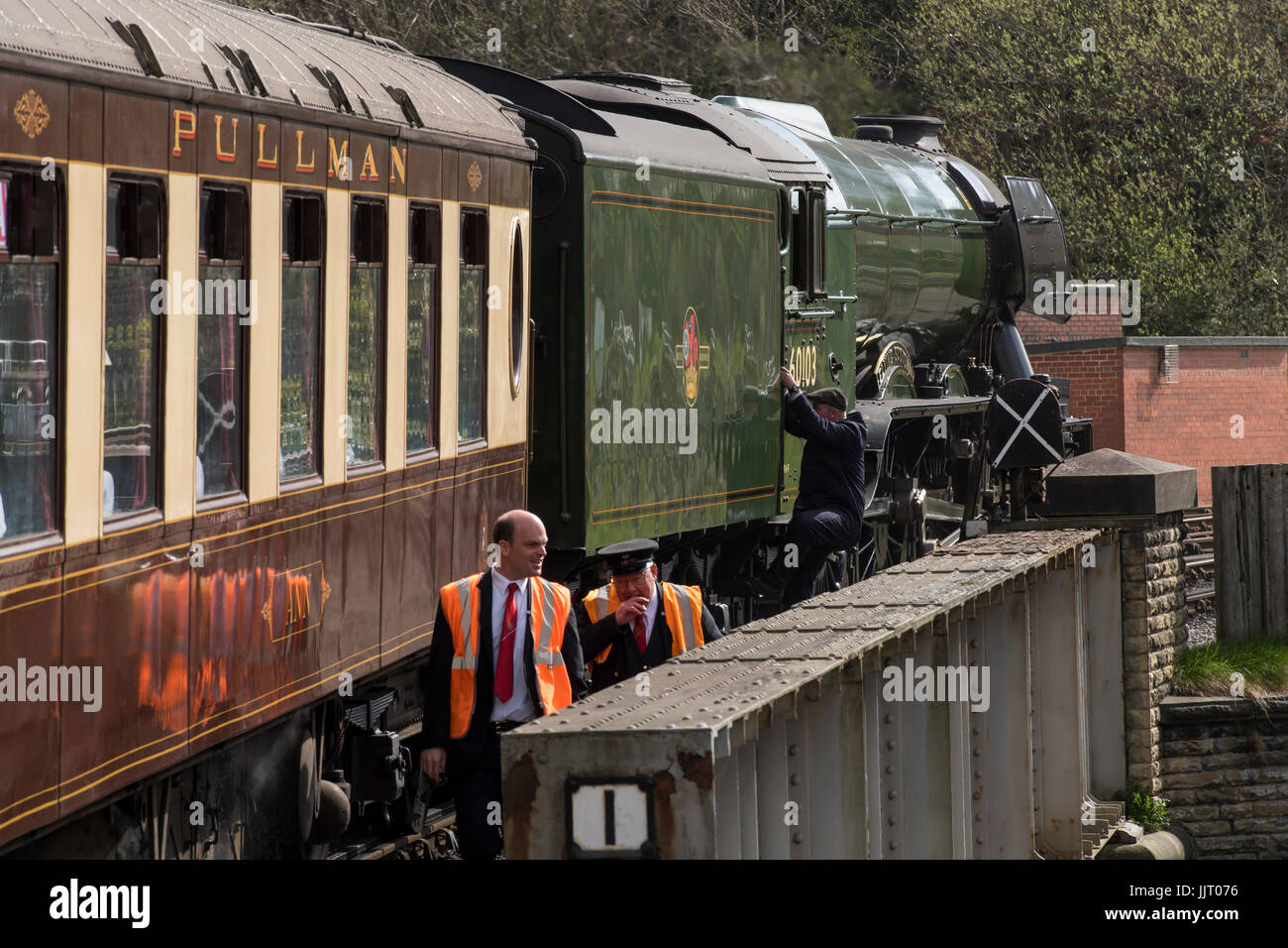 Volunteers doing a job of work hires stock photography and images Alamy