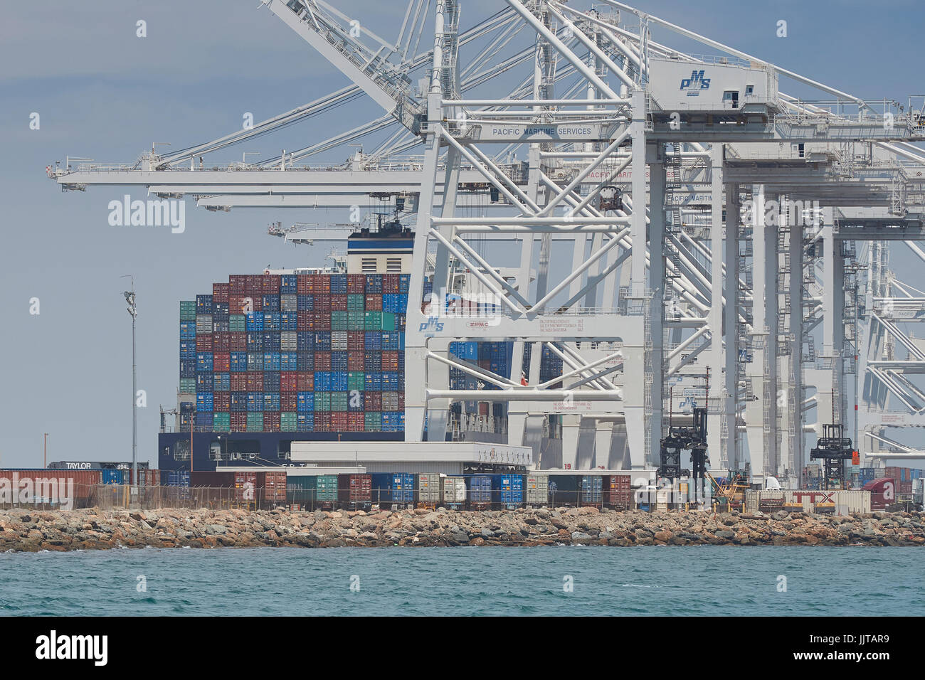 Container Ship, E.R. Texas, Unloading On Berth J266 At The Long Beach ...