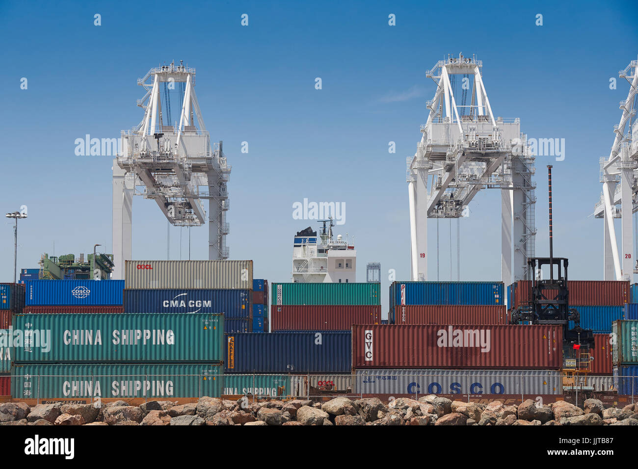 Container Ship, E.R. Texas, Unloading On Berth J266 At The Long Beach ...