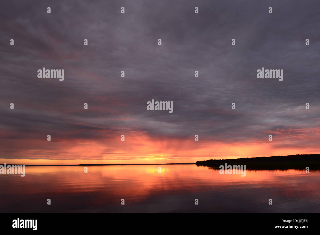 Bright against dark sky hi-res stock photography and images - Alamy