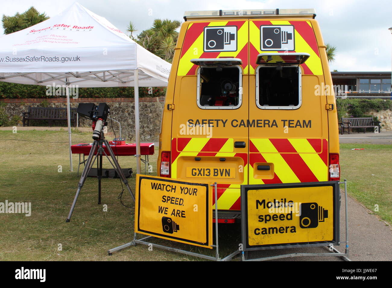 MOBILE SPEED SAFETY CAMERA TEAM VAN AND EQUIPMENT Stock Photo