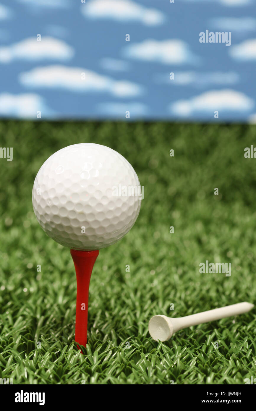 Put golf ball on tee hires stock photography and images Alamy