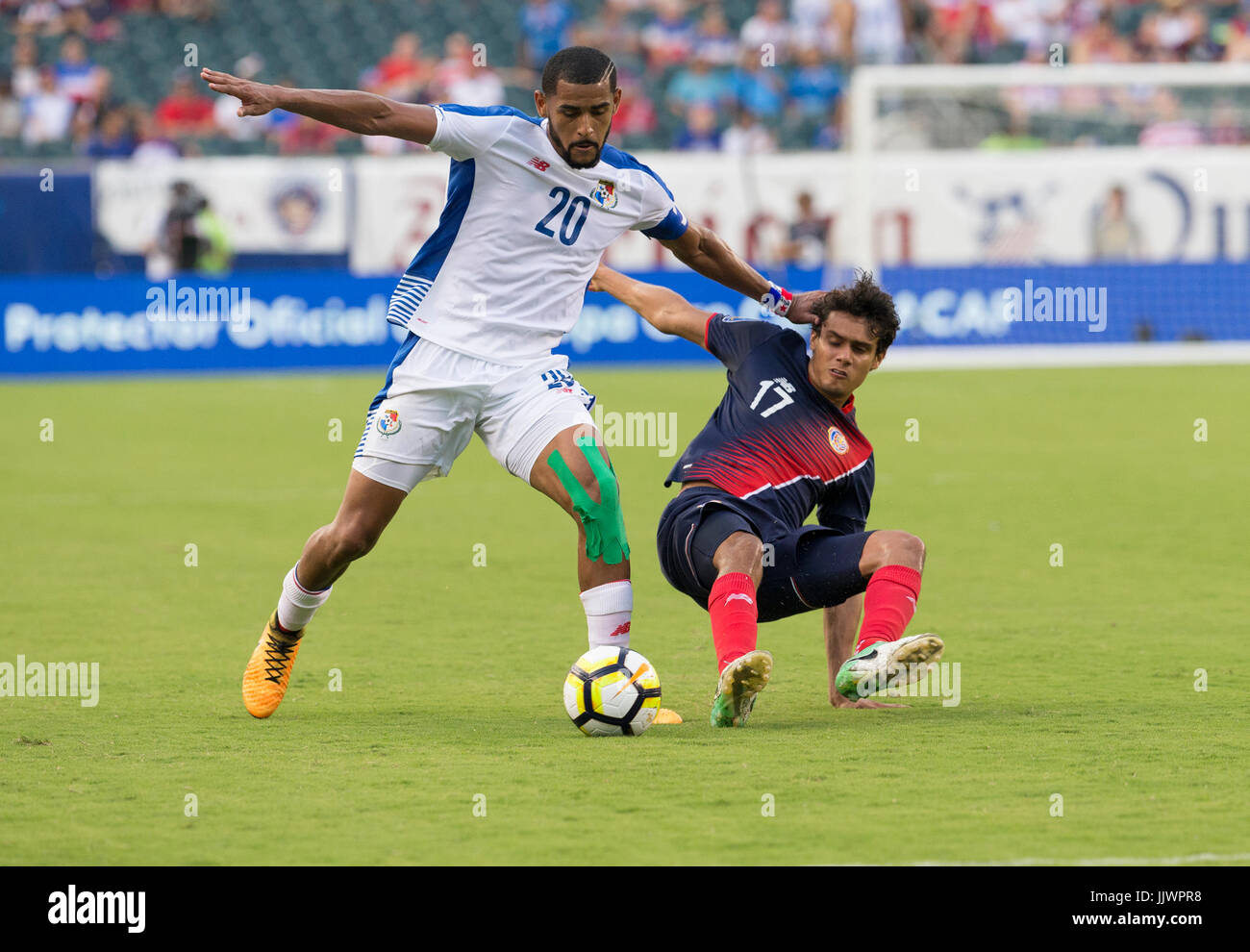 Philadelphia, United States. 19th July, 2017. Yeltsin Tejeda (17) of Costa Rica & Anibal Godoy (20) of Panama fight for ball during 2017 Gold Cup quaterfinal game Costa Rica won 1 - 0 Credit: Lev Radin/Pacific Press/Alamy Live News Stock Photo