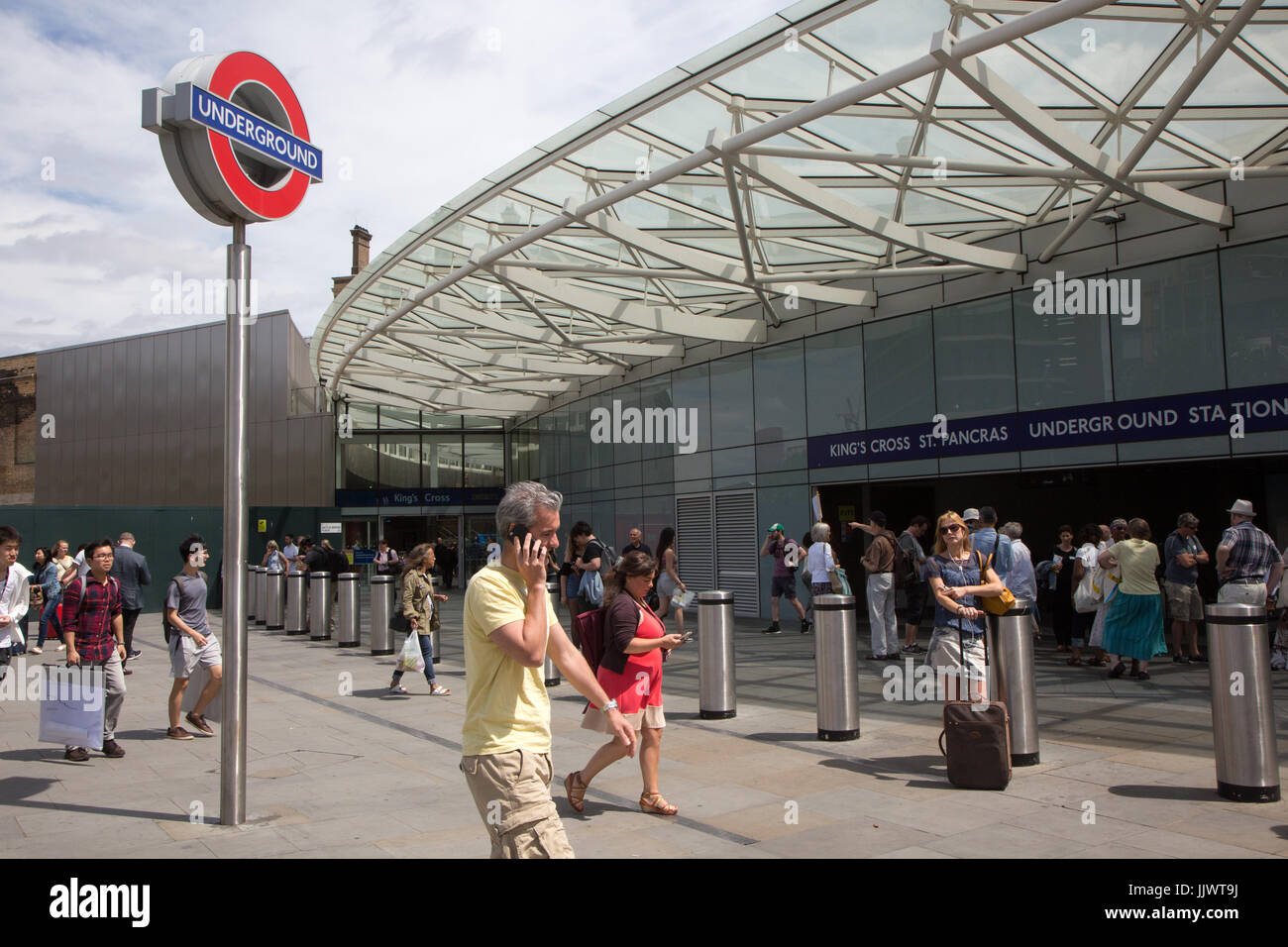 King's cross underground station hi-res stock photography and images ...