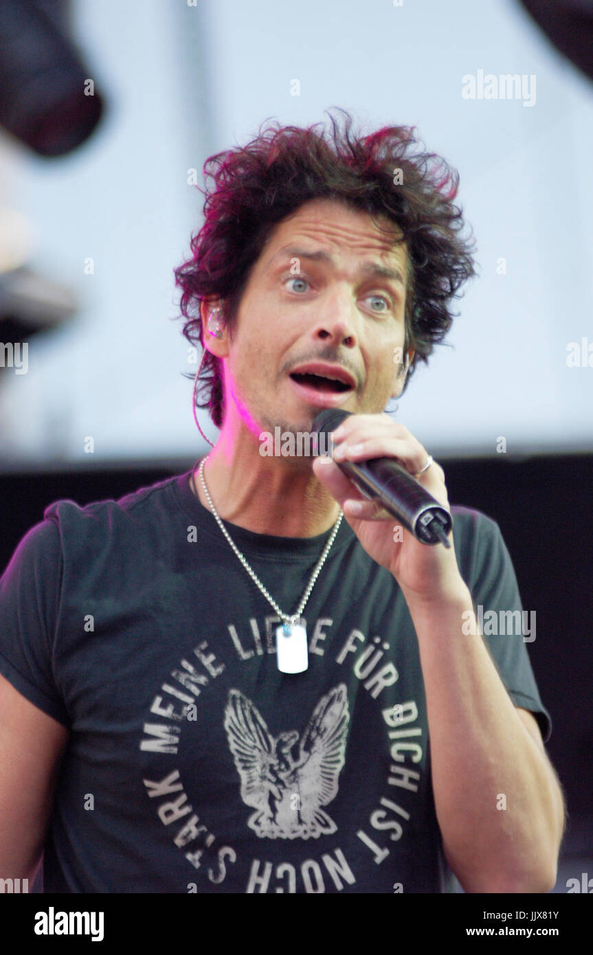 Singer Chris Cornell performs 2007 KROQ LA Invasion Home Depot Center ...