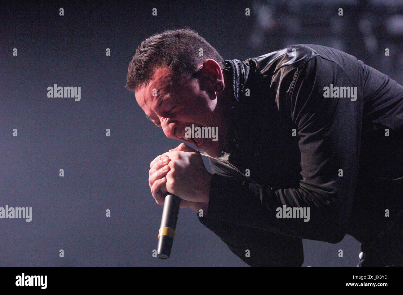Chester Bennington Linkin Park performing 2007 KROQ Almost Acoustic Christmas Gibson Ampitheatre Universal City,Ca. Stock Photo