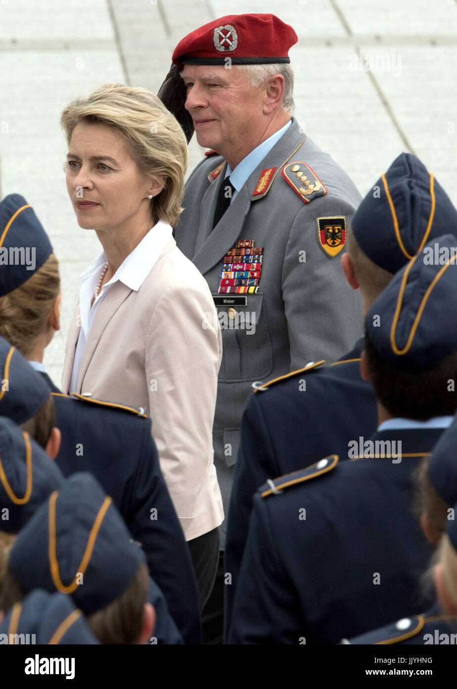 Berlin, Germany. 20th July, 2017. German Defence Minister Ursula von der Leyen (L) and General Volker Wieker (R), Chief of Staff of the German Armed Forces, inspect the recruits prior to the swearing-in ceremony on the Bendlerblock parade ground in Berlin, Germany, 20 July 2017. 400 recruits were sworn in during a ceremony on the 73rd anniversary of the 20 July plot, an attempt launched by a group of conspirators to assassinate Adolf Hitler, leader of Nazi Germany at that time. Photo: Soeren Stache/dpa/Alamy Live News Stock Photo