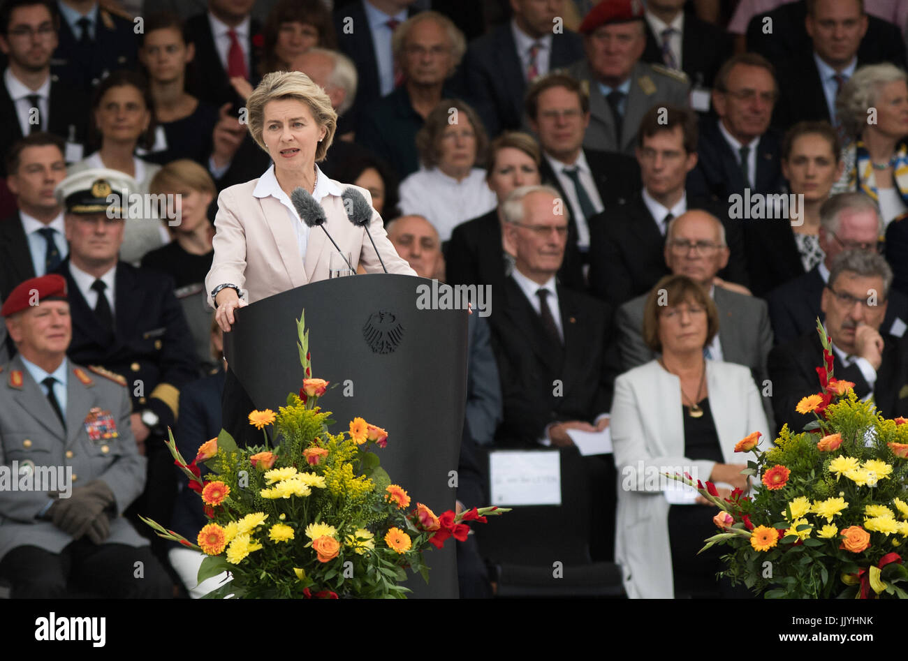 Berlin, Germany. 20th July, 2017. German Defence Minister Ursula von der Leyen (front L) addresses recruits during the swearing-in ceremony held on the Bendlerblock parade ground in Berlin, Germany, 20 July 2017. 400 recruits were sworn in during a ceremony on the 73rd anniversary of the 20 July plot, an attempt launched by a group of conspirators to assassinate Adolf Hitler, leader of Nazi Germany at that time. Photo: Soeren Stache/dpa/Alamy Live News Stock Photo