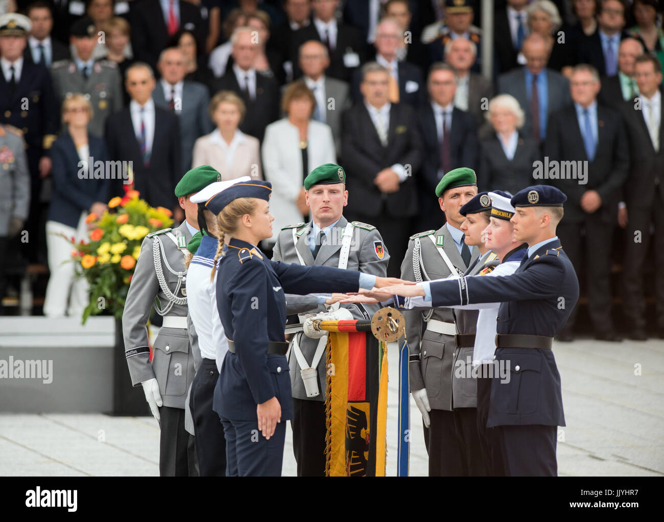 Berlin, Germany. 20th July, 2017. A group of recruits is sworn in on the Bendlerblock parade ground in Berlin, Germany, 20 July 2017. 400 recruits were sworn in during a ceremony on the 73rd anniversary of the 20 July plot, an attempt launched by a group of conspirators to assassinate Adolf Hitler, leader of Nazi Germany at that time. Photo: Soeren Stache/dpa/Alamy Live News Stock Photo