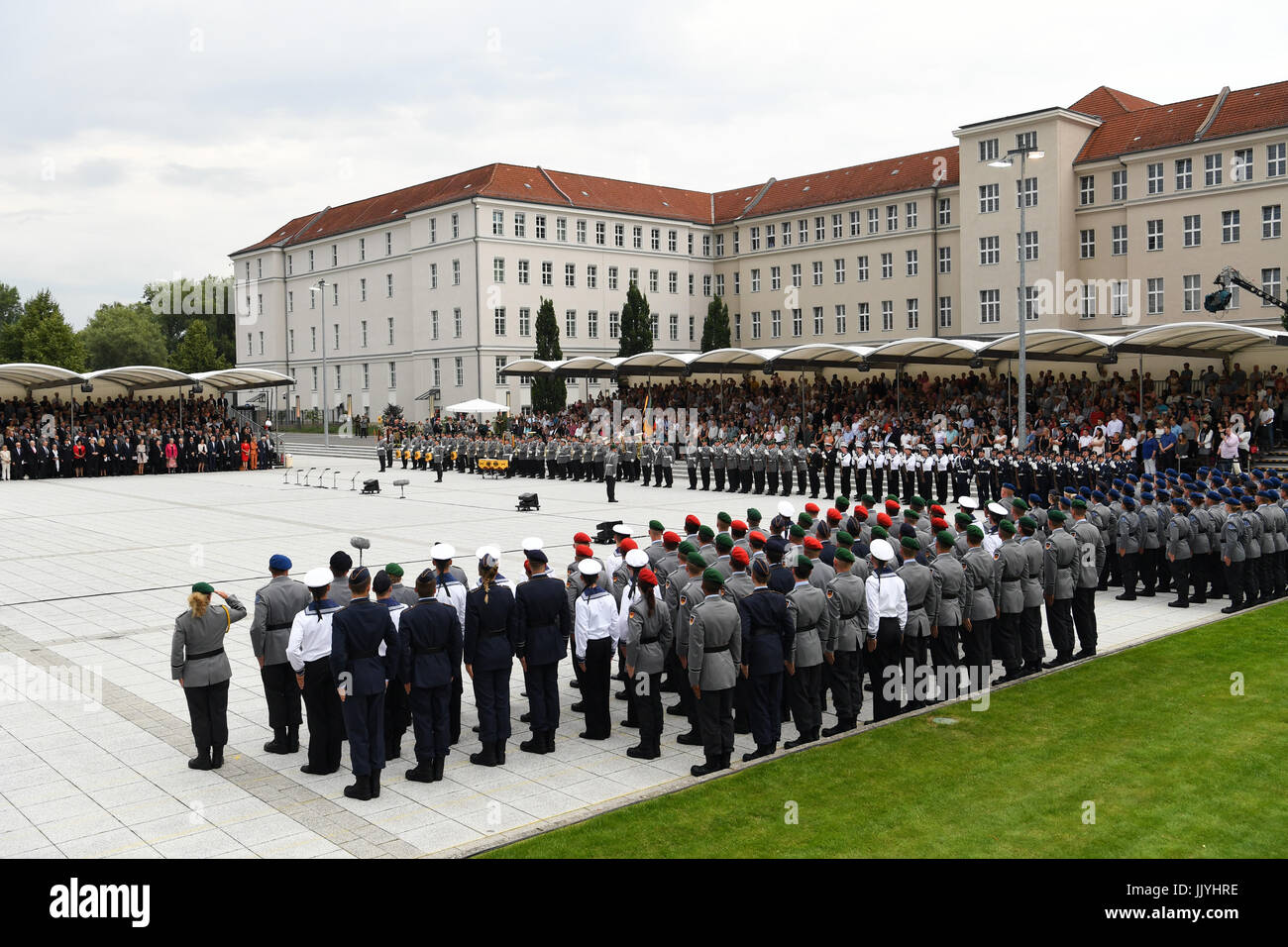 Berlin, Germany. 20th July, 2017. The guard battalion (R) and the recruits of the German Armed Forces seen prior to the swearing-in ceremony on the Bendlerblock parade ground in Berlin, Germany, 20 July 2017. 400 recruits were sworn in during a ceremony on the 73rd anniversary of the 20 July plot, an attempt launched by a group of conspirators to assassinate Adolf Hitler, leader of Nazi Germany at that time. Photo: Soeren Stache/dpa/Alamy Live News Stock Photo
