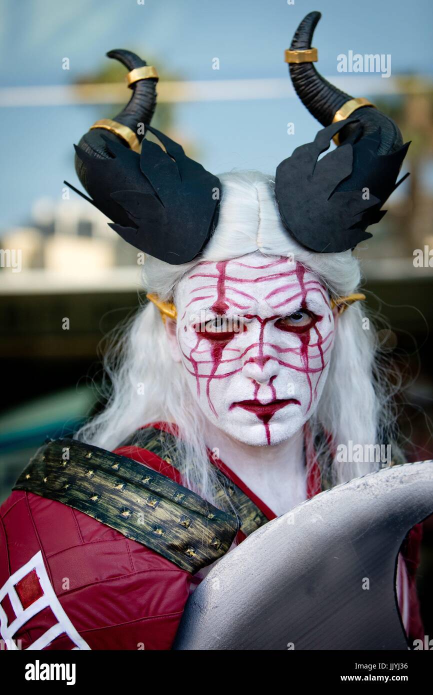San Diego, United States Of America. 20th July, 2017. Cosplayers Noel as 'Qunari Warrior' from 'Dragon Age', came all the way from Chicago to the Comic-Con San Diego, in July 2017. | usage worldwide Credit: dpa/Alamy Live News Stock Photo