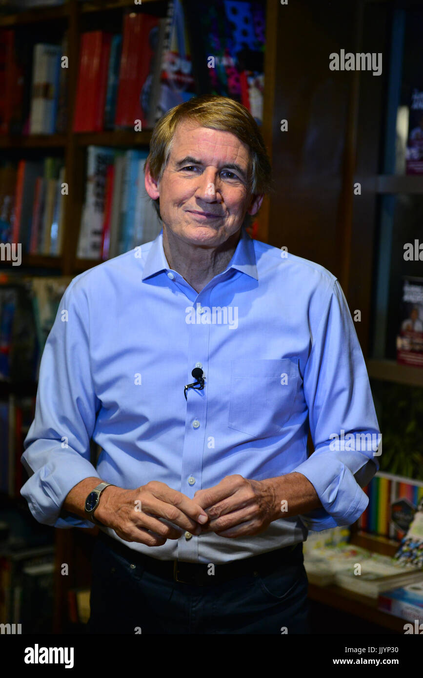 Meteorologist tv hires stock photography and images Alamy