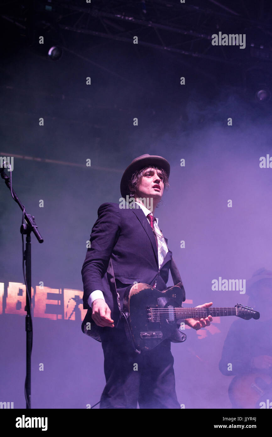 Sheffield, UK. 21st july, 2017. Pete Doherty live on stage at the Tramlines festival in Sheffield. Credit: Gary Bagshawe/Alamy Live News Stock Photo