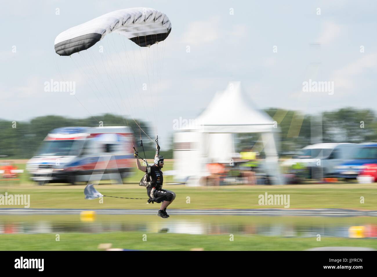 Wroclaw, Poland. 21st July, 2017. The World Games, an international multi-sport event is hold on July 20 in Wroclaw, Poland In the picture: Parachuting Credit: East News sp. z o.o./Alamy Live News Stock Photo