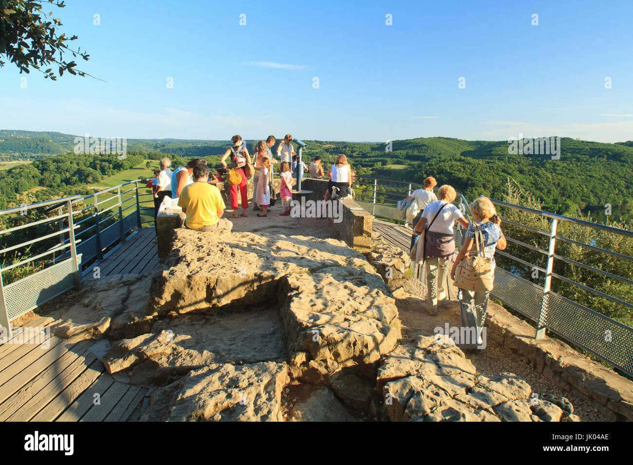 France, Dordogne (24), Périgord Noir, vallée de la Dordogne, Vézac, jardins du château de Marqueyssac, le belvédère au- dessus de la vallée de la Dord Stock Photo