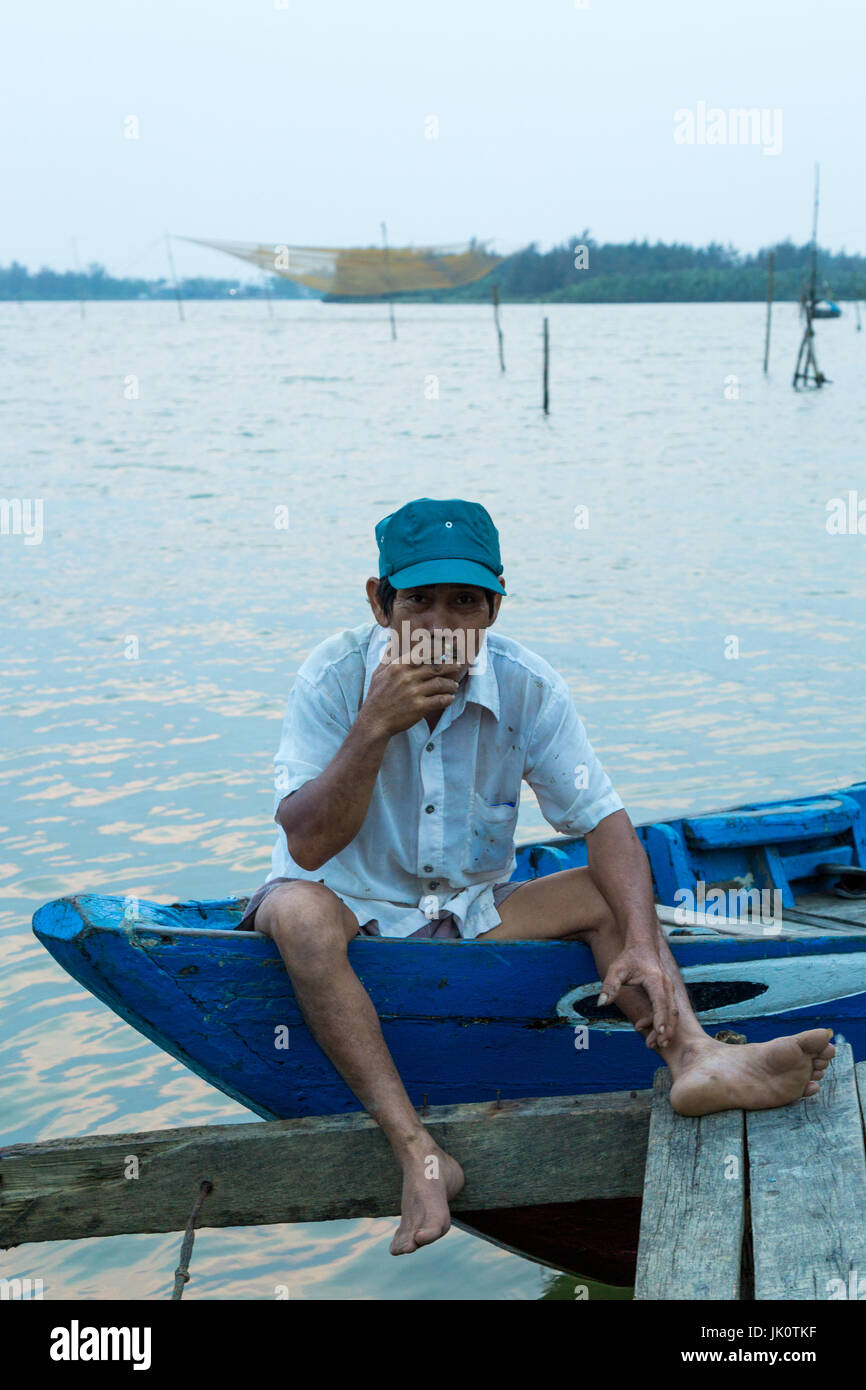 Vietnamese man smoking a cigarette and taking a break - Hoi An - 13 ...