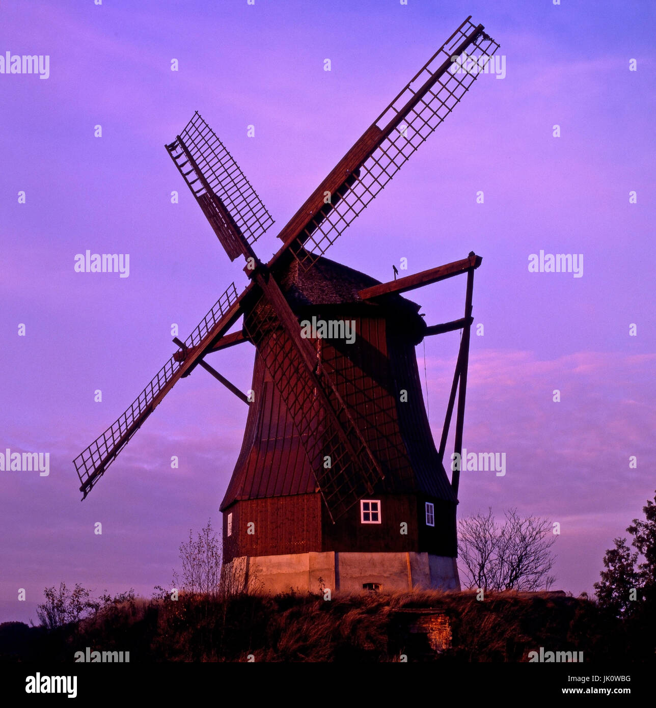 wooden-dressed up windmill after sundown. windmill anus sunset., holzverkleidete windmuehle nach sonnenuntergang. windmill after sunset. Stock Photo