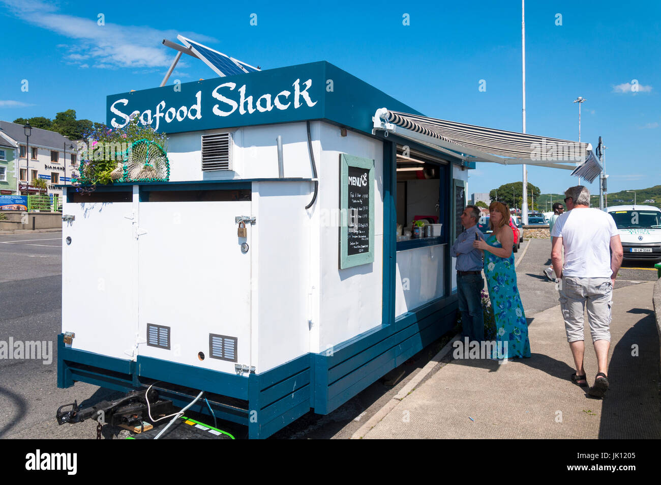 Seafood Shack mobile takeaway food outlet in Killybegs harbour, County Donegal, Ireland Stock Photo