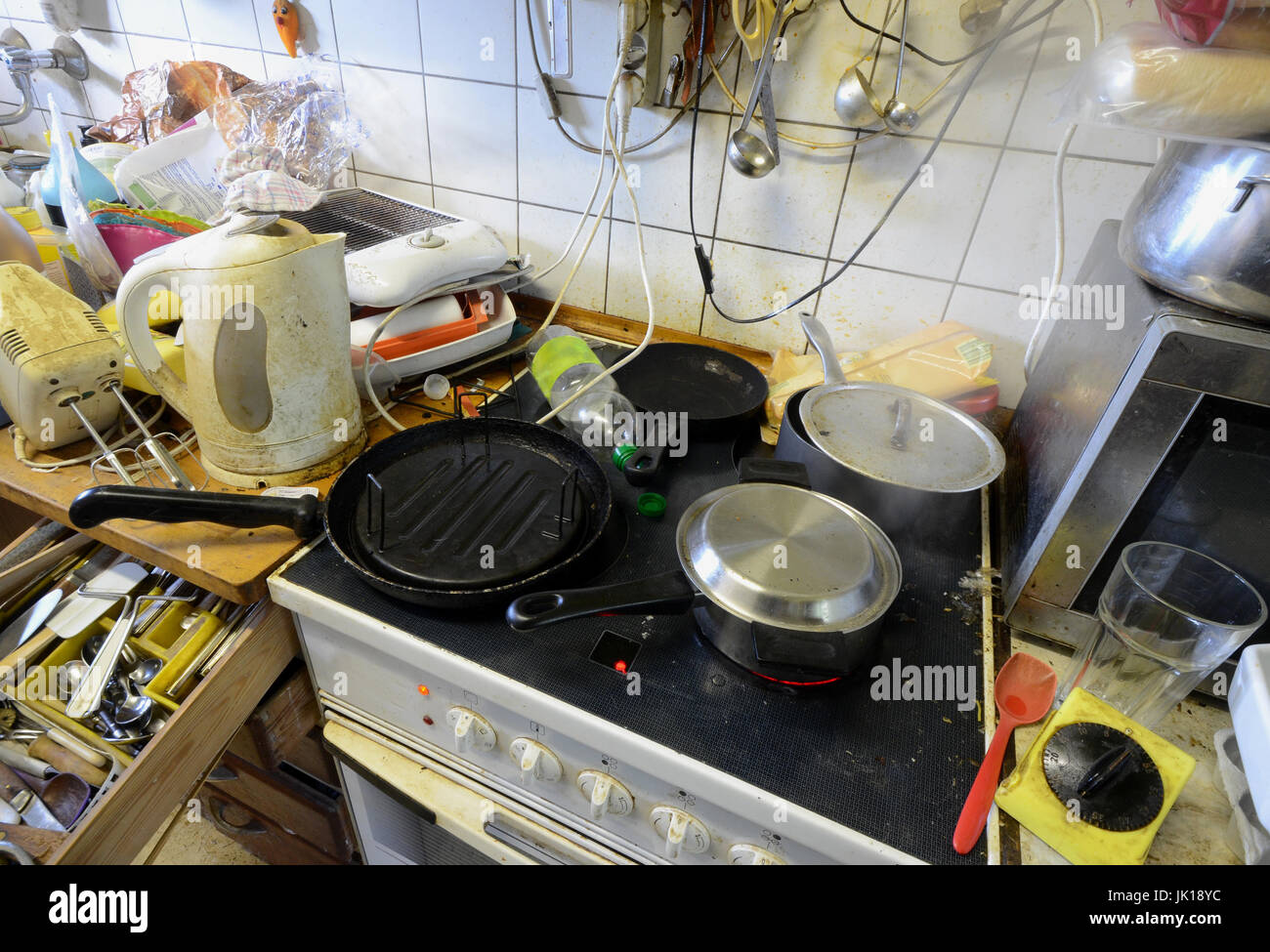 Messy and dirty kitchen Stock Photo - Alamy