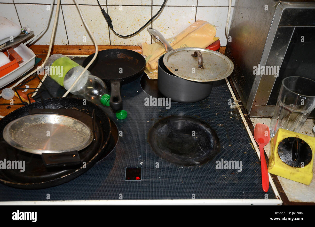 Filthy cooker hi-res stock photography and images - Alamy