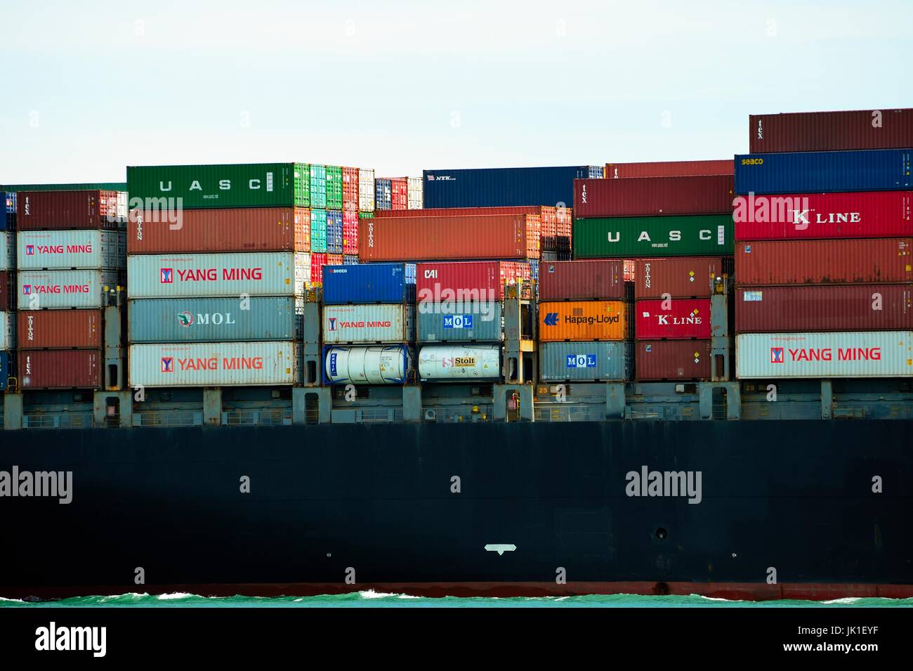 Bulk cargo carriers hi-res stock photography and images - Alamy