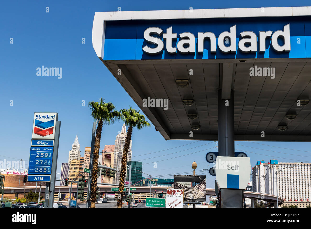 Standard oil gasoline station High Resolution Stock Photography and Images Alamy