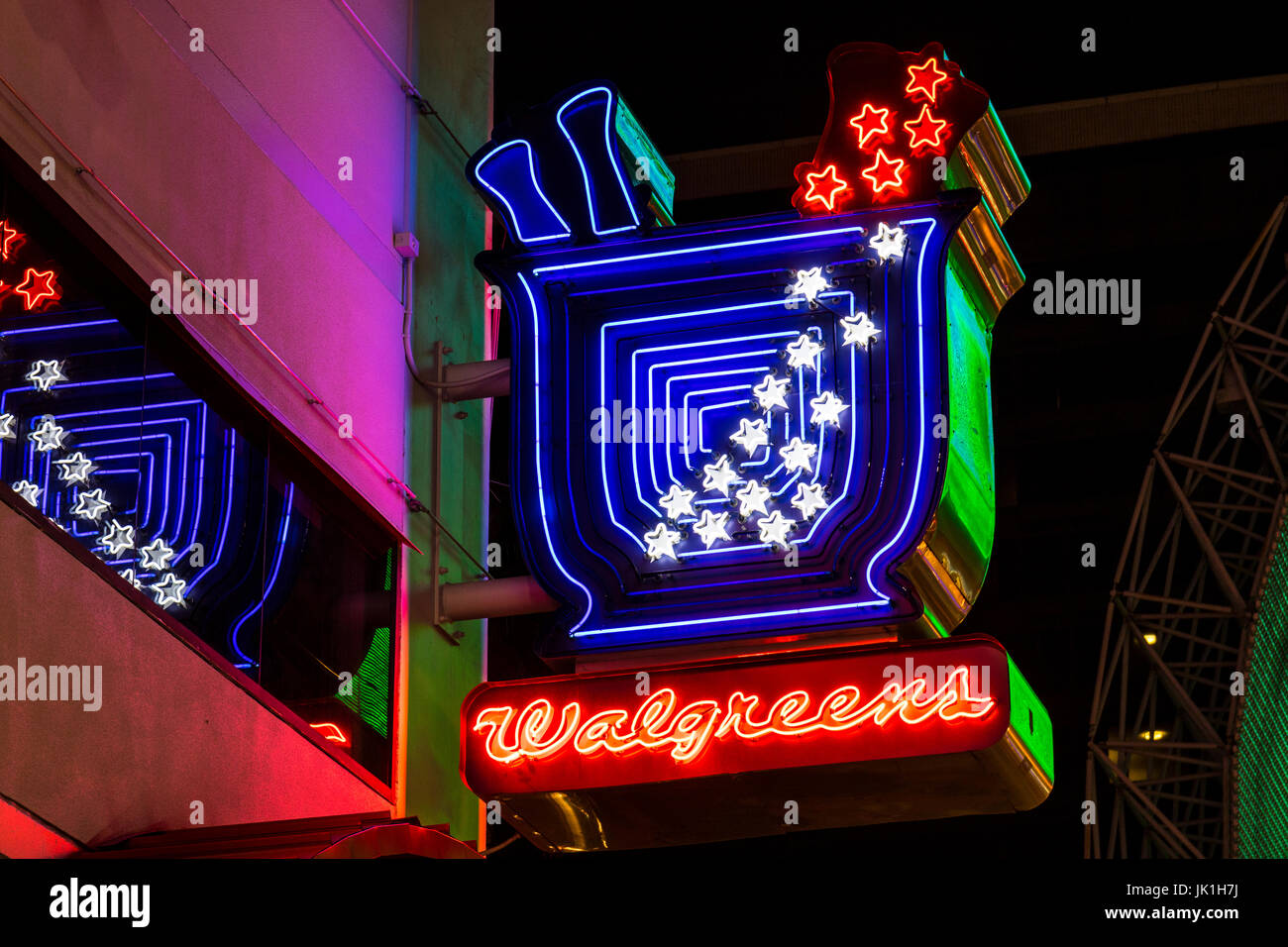 Walgreen logo hi-res stock photography and images - Alamy