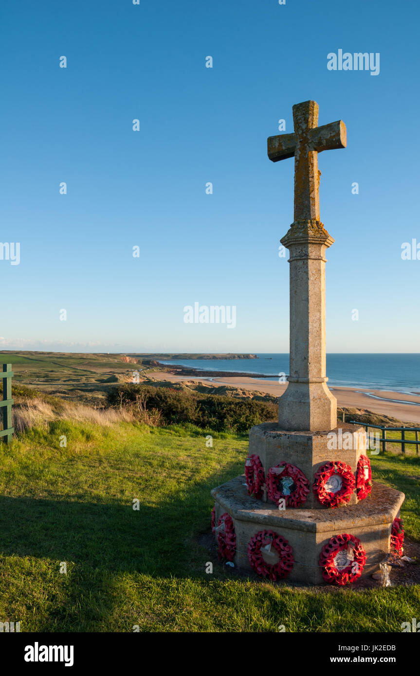 Memorial cross with poppy wreaths overlooking the beach at Fresh Water West, Pembrokeshire, Wales Stock Photo
