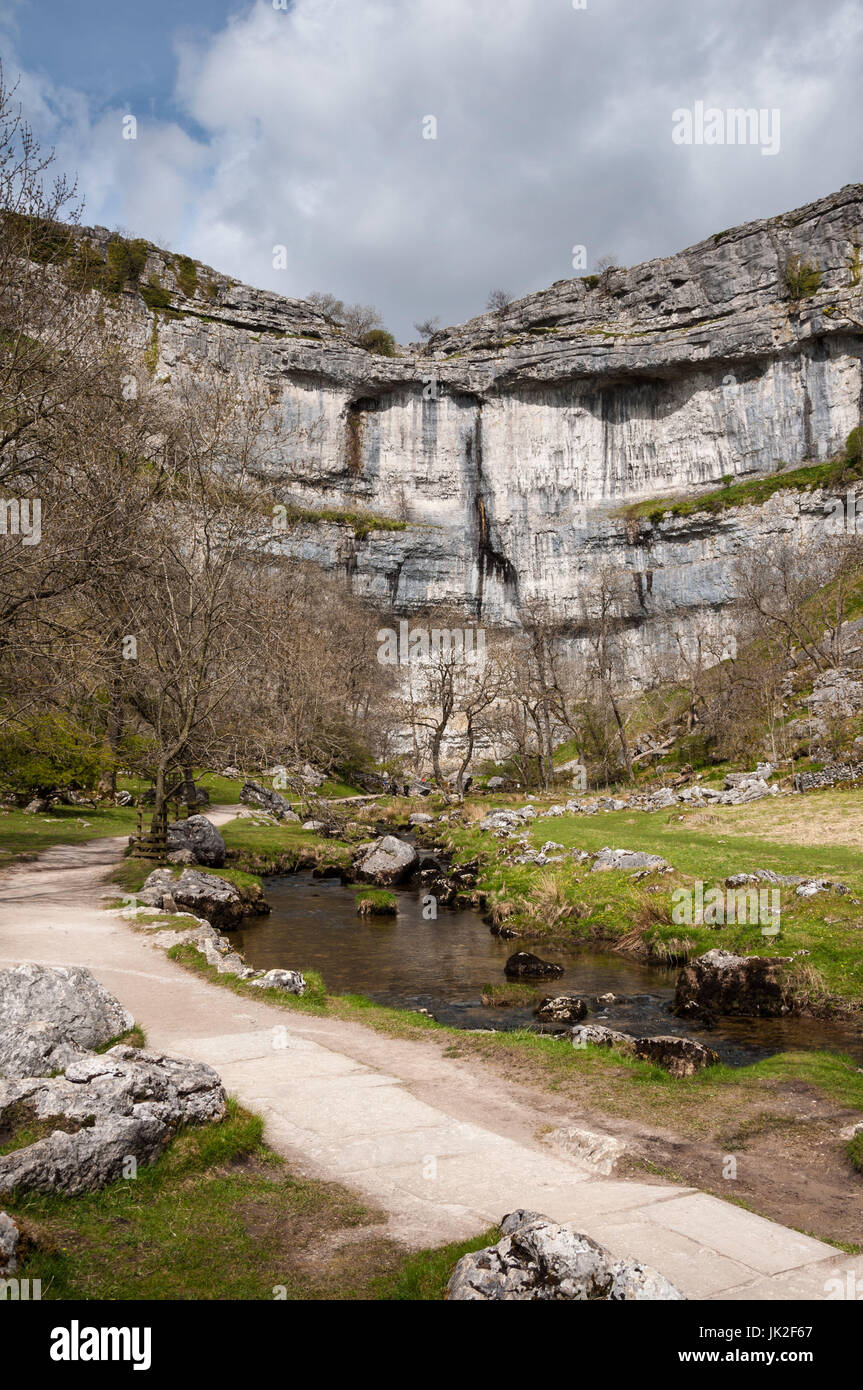 View of the limestone cliff at Malham Cove in the Yorkshire Dales, England Stock Photo