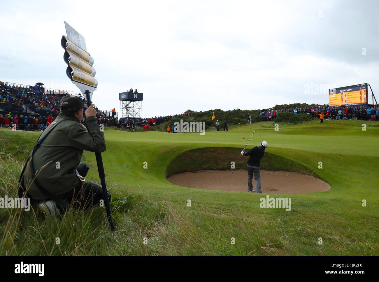 South Korea's Si-woo Kim chips out of a bunker on the 8th during day two of The Open Championship 2017 at Royal Birkdale Golf Club, Southport. PRESS ASSOCIATION Photo. Picture date: Friday July 21, 2017. See PA story Golf Open. Photo credit should read: Andrew Matthews/PA Wire. RESTRICTIONS: Editorial use only. No commercial use. Still image use only. The Open Championship logo and clear link to The Open website (TheOpen.com) to be included on website publishing. Call +44 (0)1158 447447 for further information. Stock Photo