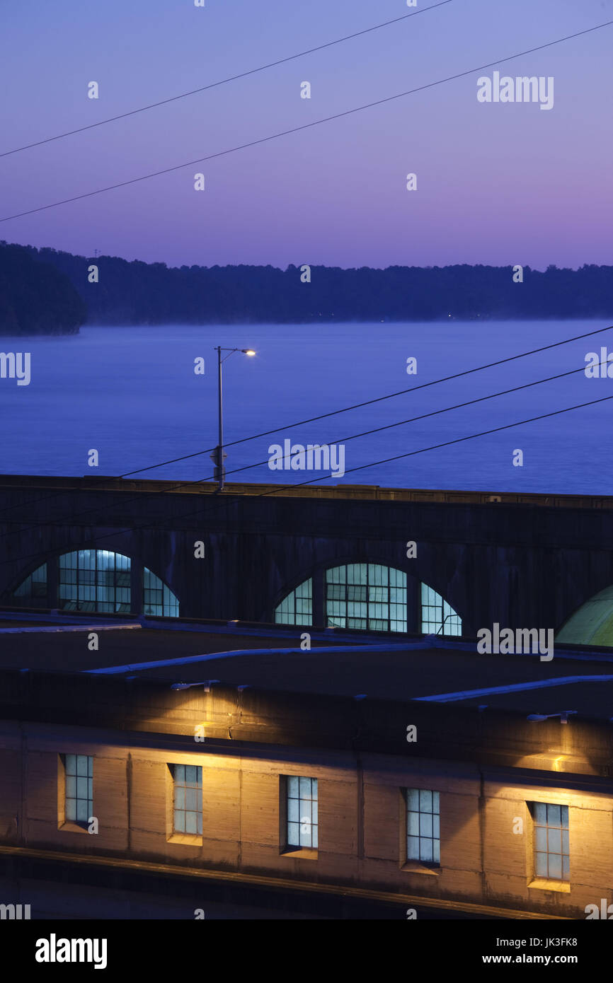 USA, Alabama, Muscle Shoals Area, Florence, Wilson Lock and Dam, Lake