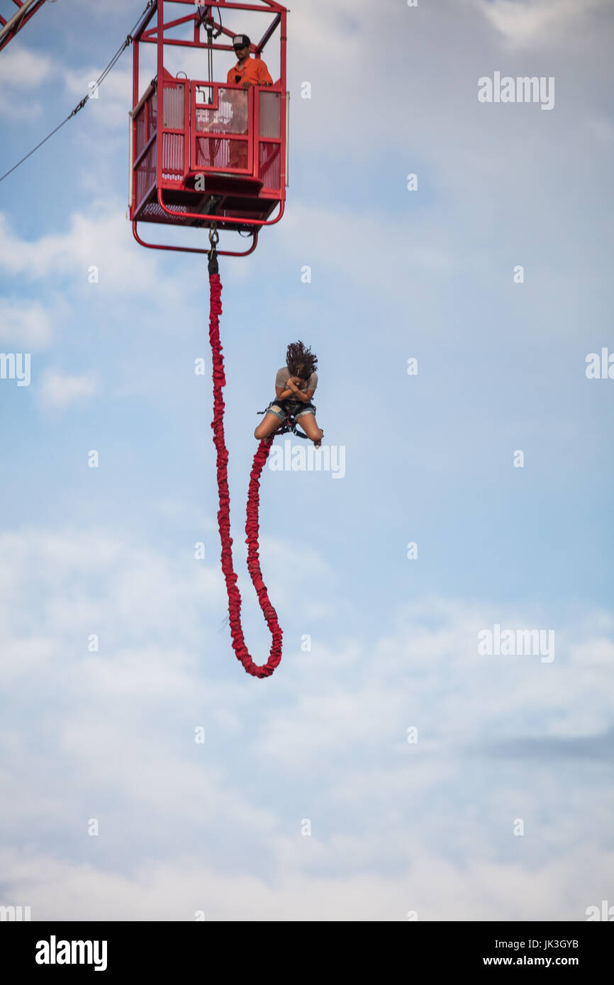 Bungee jumping hires stock photography and images Alamy