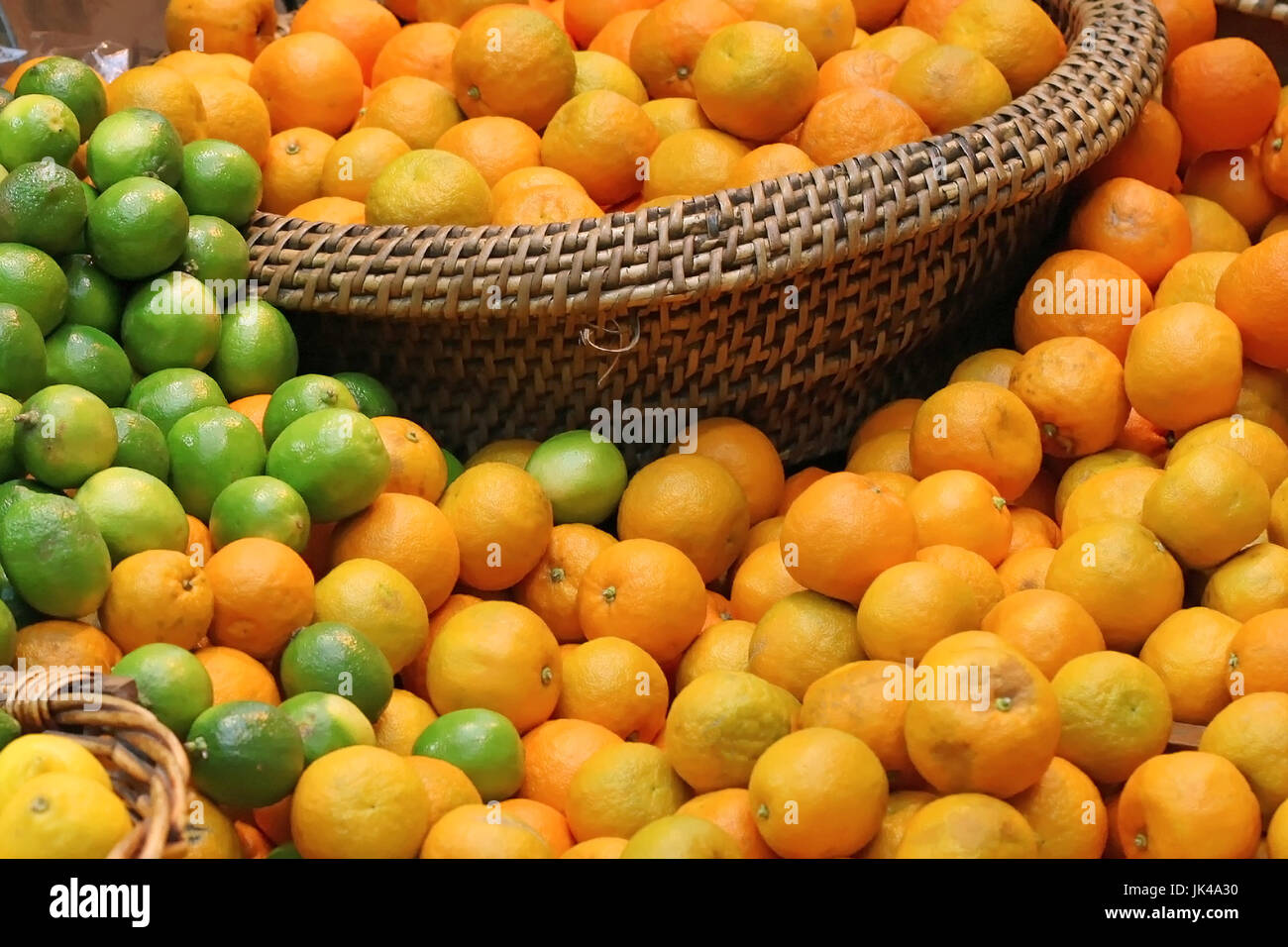 Citrus fruits fresh hi-res stock photography and images - Alamy