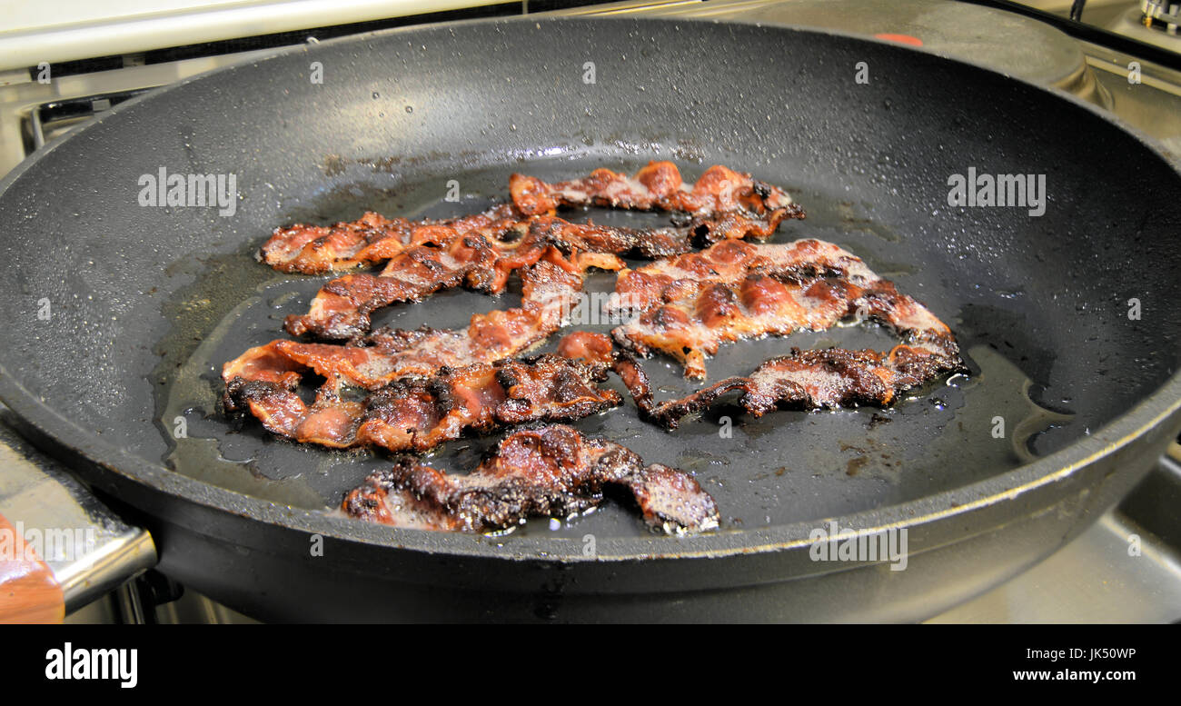 BLT Preparation Step 1 of 7 : cook bacon until crispy Stock Photo