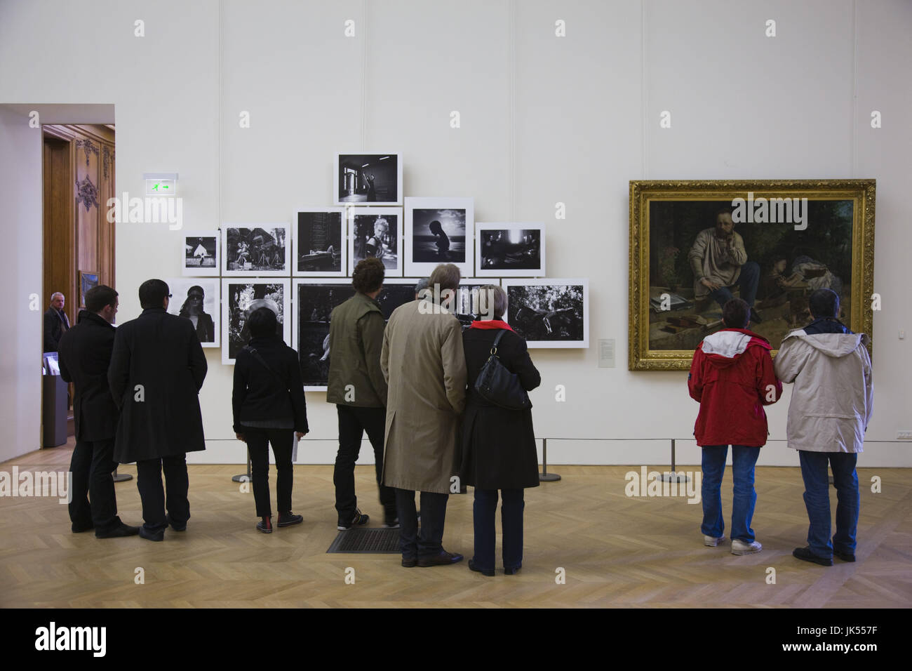 France, Paris, Petit Palais museum, visitors to the gallery (NR) Stock Photo