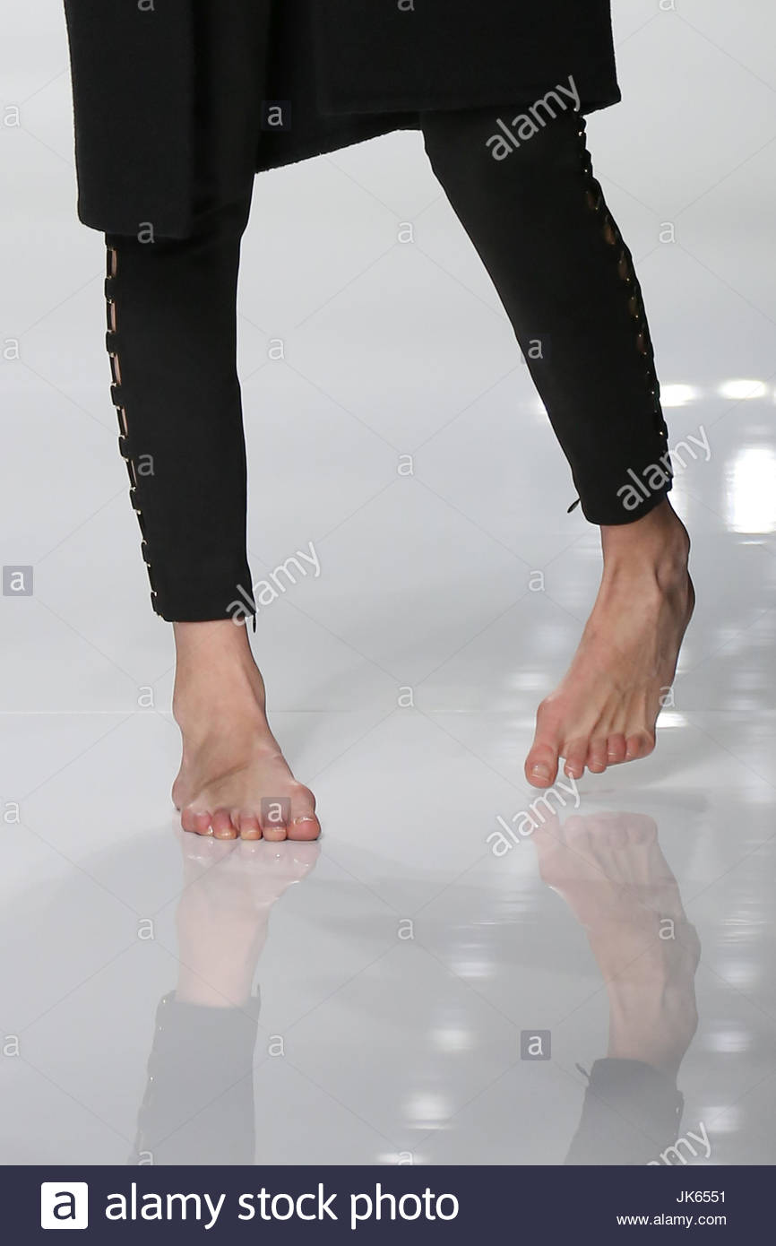 Feet Gigi Hadid nudes (79 photos), Tits, Sideboobs, Instagram, braless 2017 Feet Gigi Hadid nude (96 photos), Tits, Fappening, Feet, swimsuit 2015