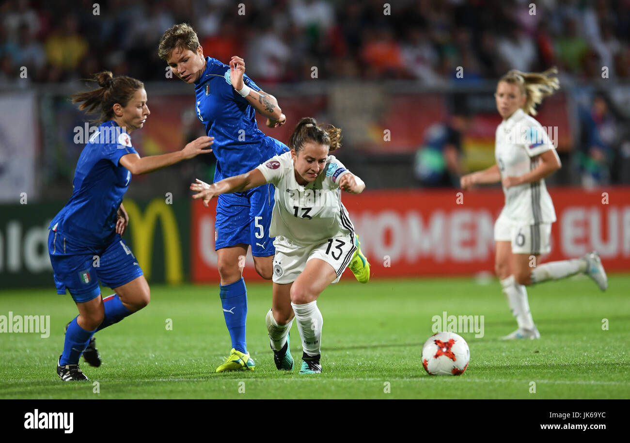 Germany's Sara Daebritz (2R) and Italy's Elena Linari (2L) vie for