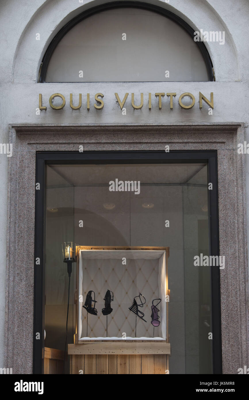 Italy, Lombardy, Milan, Monte Napoleone fashion designer area