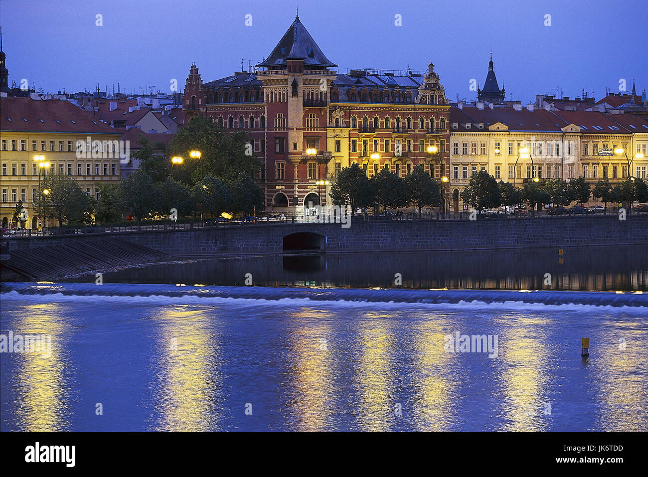 Tschechische Republik, Mittelböhmen, Praha, Smetanovo nabrezi, Stadtansicht, Moldau, Abend Tschechische Republik, Mittelböhmen, Praha, Smetanovo nabrezi, Stadtansicht, Moldau, Abend