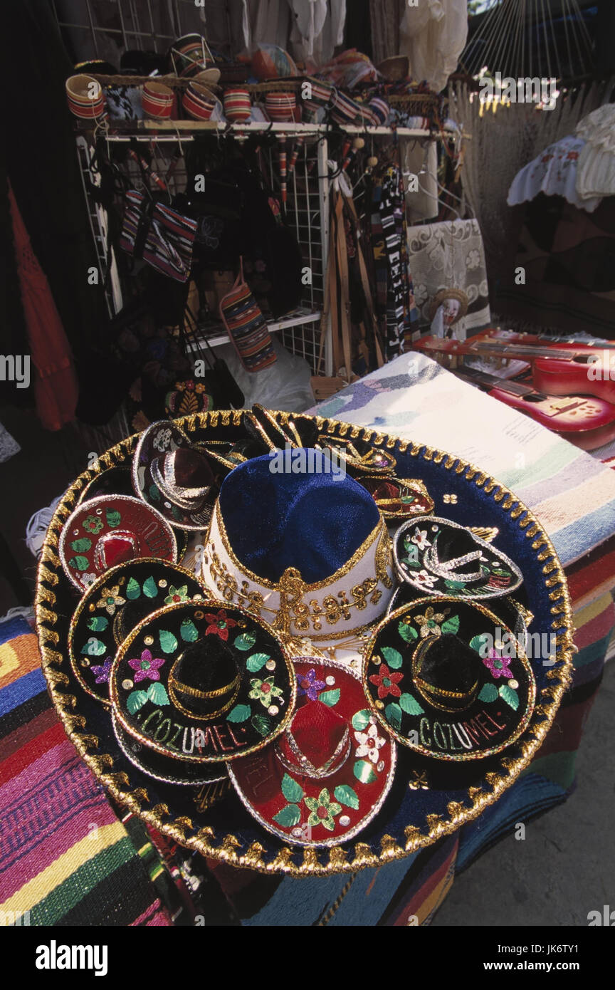 Mexiko, Quintana Roo, Cancun,  Verkauf, Sombreros, bestickt  Mittelamerika, Souvenirverkauf, Kopfbedeckungen,  Hüte, mexikanisch, Tradition, Brauchtum, Souvenir, Stickerei, Handwerk, Sachaufnahme, Wirtschaft Stock Photo
