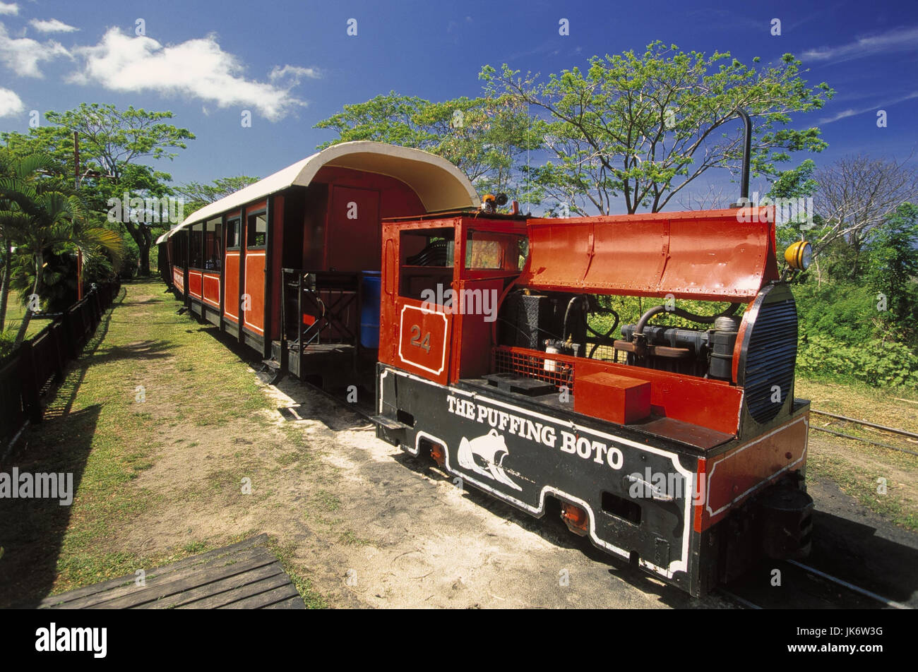 Fidschi Inseln, Viti Levu, Yanuca, Bahnhof, Zug, Unschärfe  Südsee, Insel, Coral Coast, Verkehrsmittel, öffentlich, Eisenbahn, Schienenverkehr Transport, Beförderung, Zugfahrt, außen Stock Photo