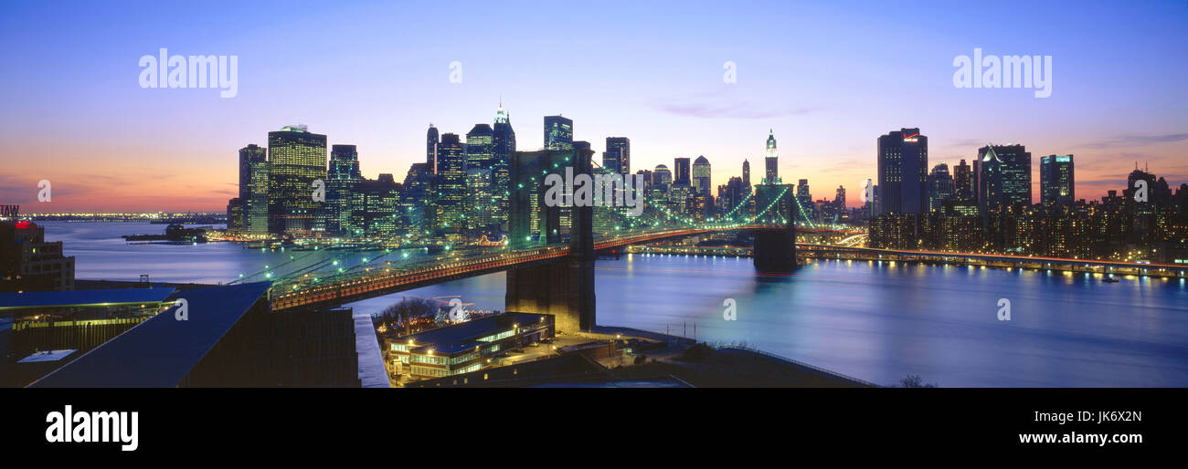 Usa New York City Manhattan Skyline Brooklyn Bridge Dammerung Stock Photo Alamy