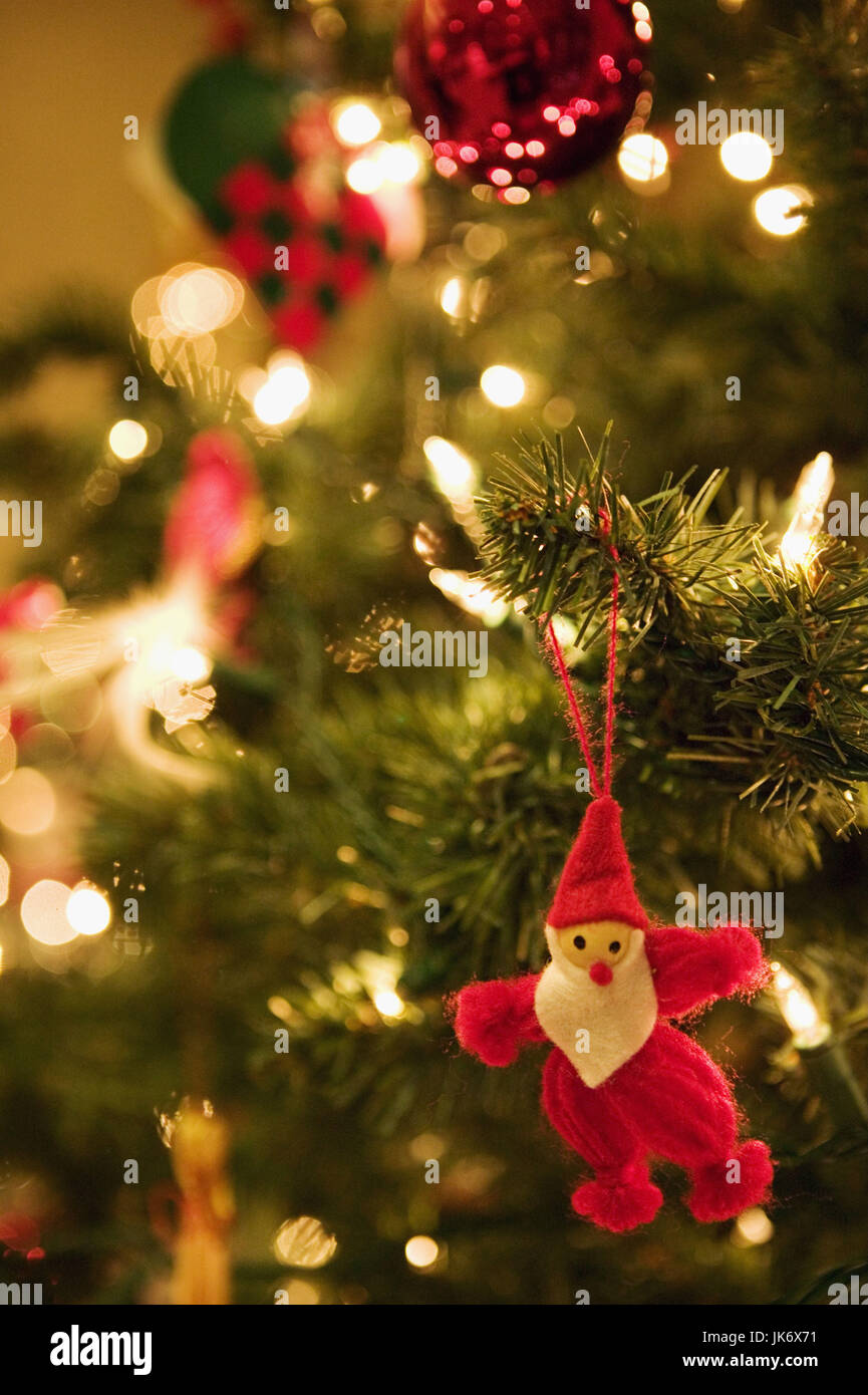 Weihnachtsbaum, close-up   Weihnachten, Christbaum, Baum, geschmückt, Christbaumschmuck, Baumschmuck, Lichter, Kugeln, Weihnachtsmann-Figur, weihnachtlich, Weihnachtszeit, Dekoration, Weihnachtsdekoration, Symbol, Ruhe, Stille, Besinnlichkeit, 'Ruhige Zeit' Stock Photo