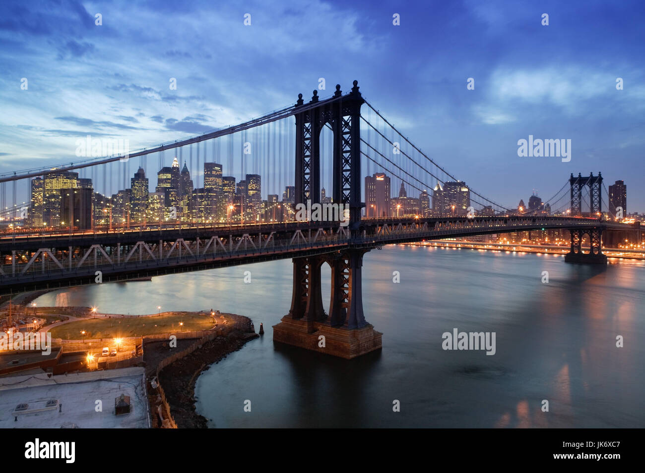 Usa New York City Manhattan Skyline Manhattan Bridge Dammerung Stock Photo Alamy