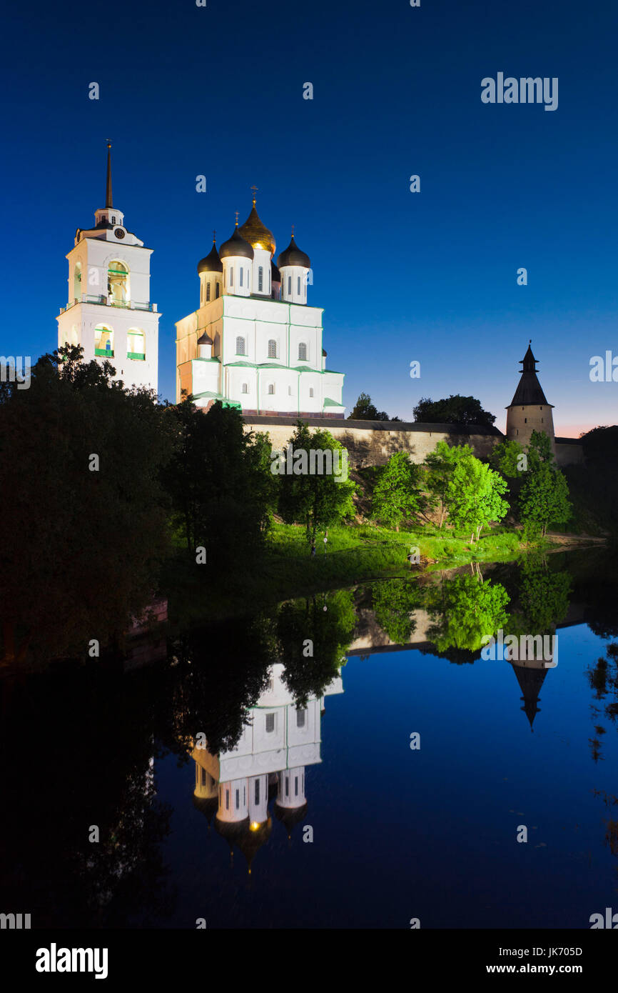 Russia, Pskovskaya Oblast, Pskov, Pskov Kremlin and Trinity Cathedral reflected in Pskova River, evening Stock Photo