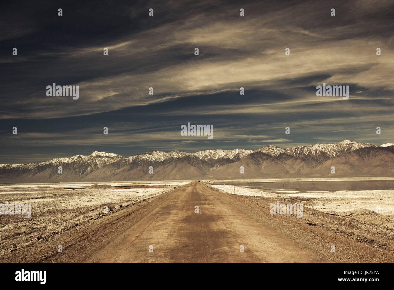Owens lake salt flats hires stock photography and images Alamy