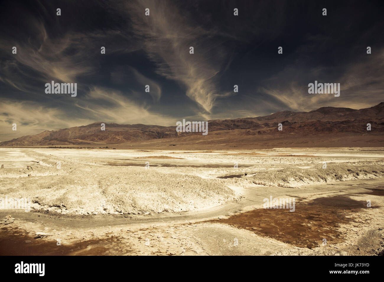 USA, California, Eastern Sierra Nevada Area, Owens Valley, Keeler, mountain landscape and the salt flats of Owens Lake Stock Photo