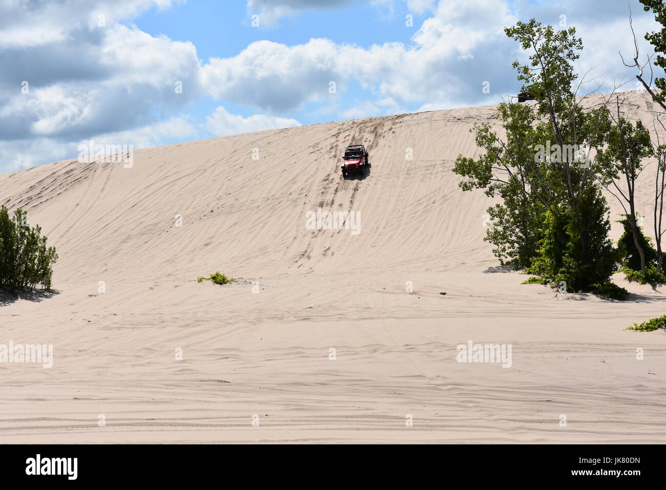 2017 Jeep Wrangler tackling Silver Lake sand dunes Stock Photo Alamy