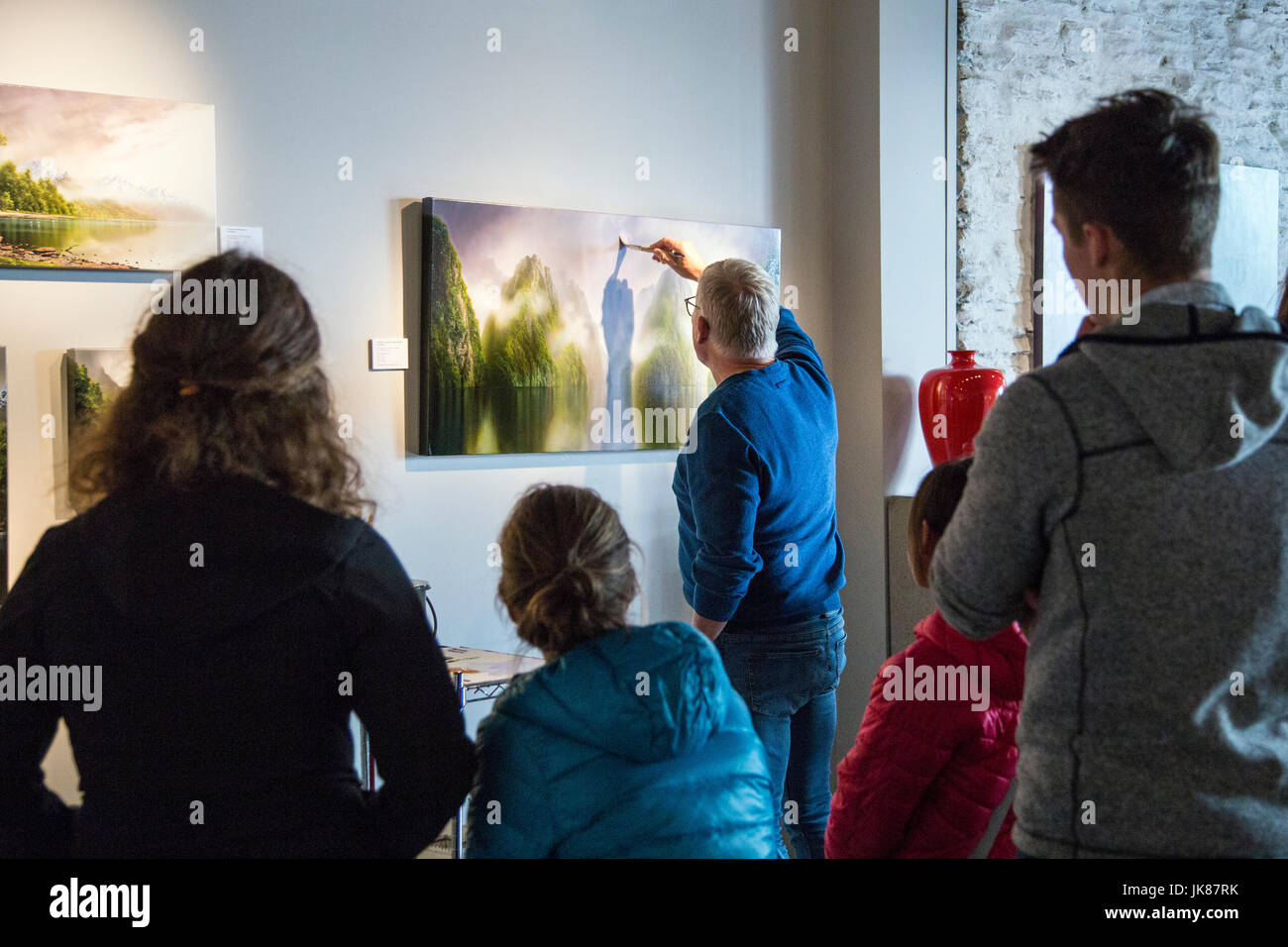 Painter painting at an art gallery (Tim Wilson at Central Art Gallery in Queenstown, New Zealand) Stock Photo